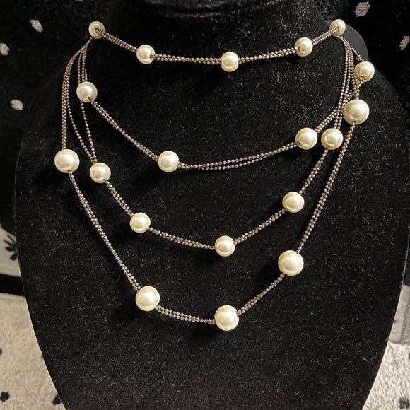 White necklace - Picture 1 of 1